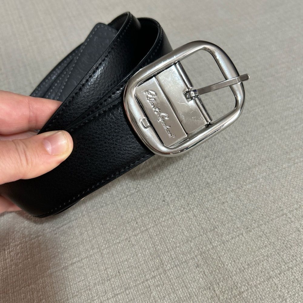 Robert Graham Men’s sz 38 Reversible Black/Gray Paisley Embossed Leather Belt